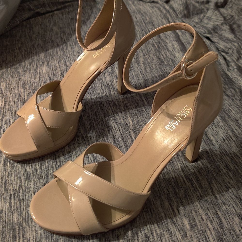 New MICHAEL MK KORS Alexia Strap Sandals shiny tan beige size 8